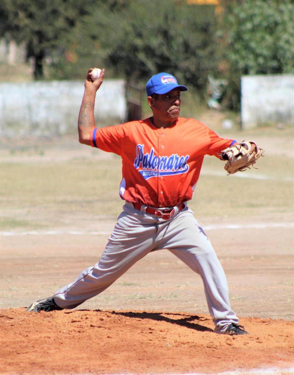 Familia Chiquete y Materiales Palomares van por el título del Beisbol Veteranos de Escuinapa $!Familia Chiquete y Materiales Palomares van por el título del Beisbol Veteranos de Escuinapa