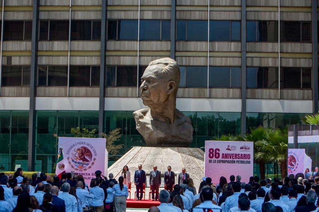 AMLO llama traidores a quienes piensan entregar los recursos naturales de México a extranjeros $!AMLO llama traidores a quienes piensan entregar los recursos naturales de México a extranjeros