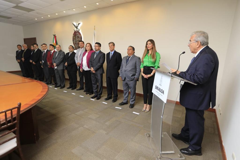 Rocha Moya toma protesta a subsecretarios y directores de organismos $!Rocha Moya toma protesta a subsecretarios y directores de organismos