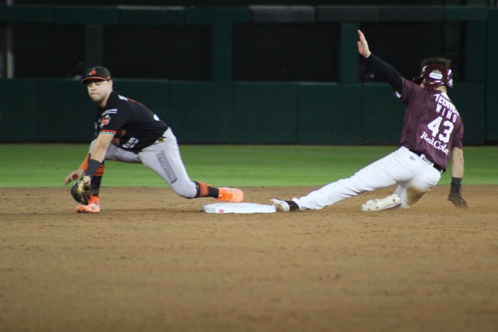 Naranjeros remonta y arrebata a Tomateros el Clásico de la LMP $!Naranjeros remonta y arrebata a Tomateros el Clásico de la LMP