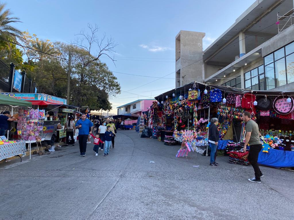 Se instala comercio local en las escalinatas de La Lomita $!Se instala comercio local en las escalinatas de La Lomita