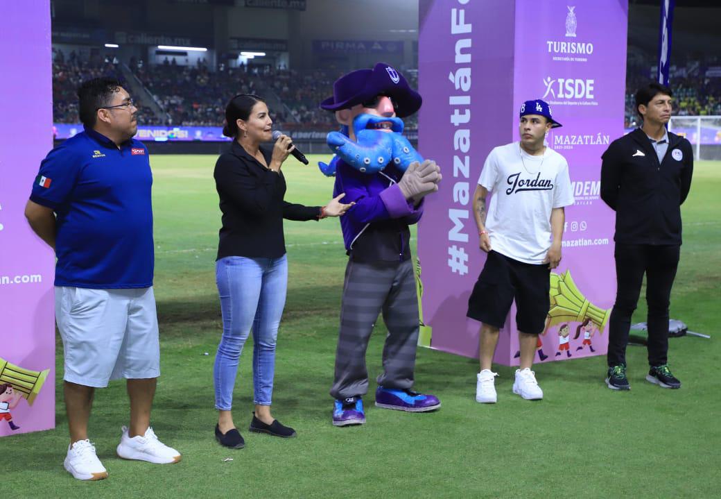 Rivaldios ‘prende’ la inauguración de la Copa Mazatlán $!Rivaldios ‘prende’ la inauguración de la Copa Mazatlán
