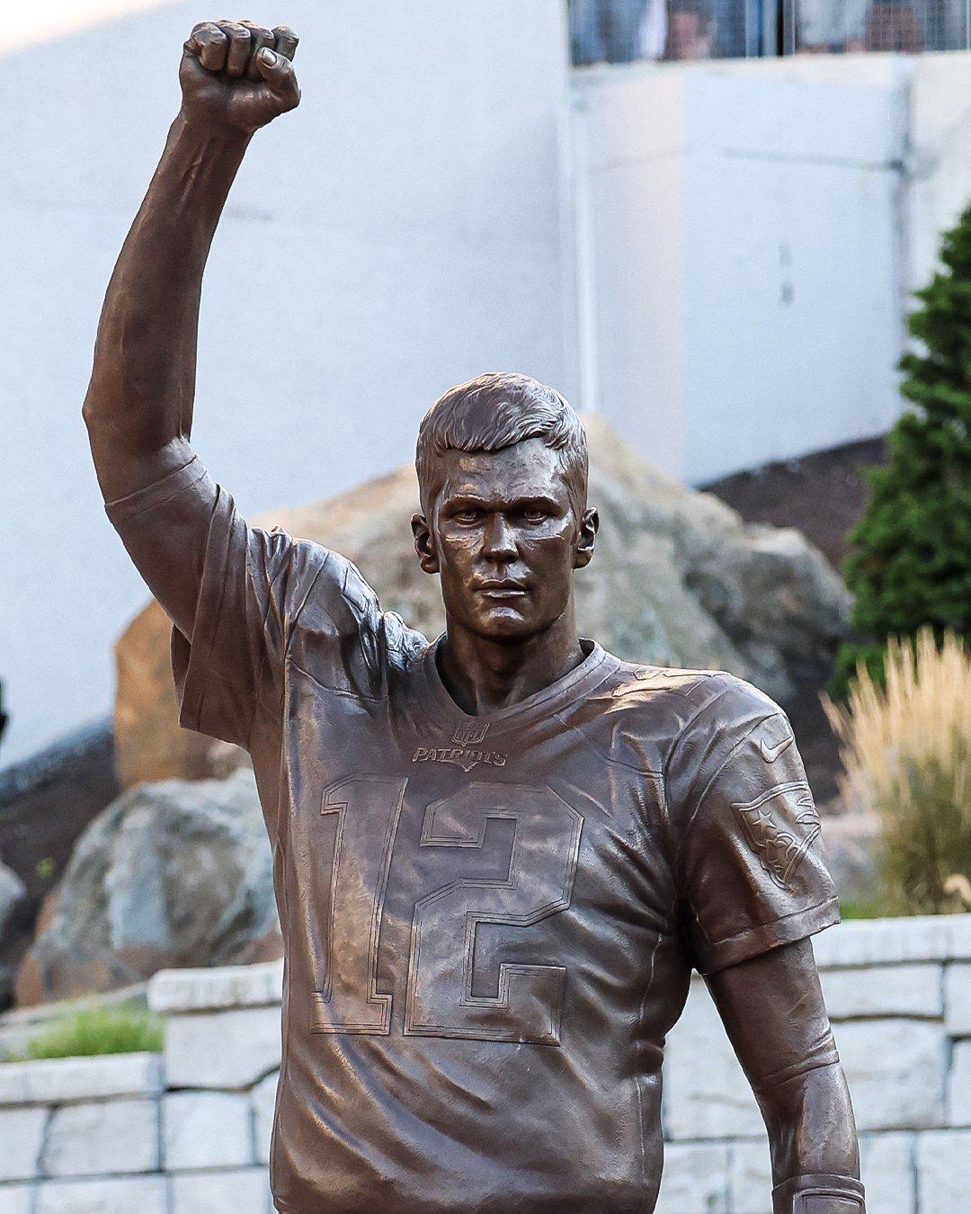 Tom Brady es inmortalizado en casa de Patriots con una estatua $!Tom Brady es inmortalizado en casa de Patriots con una estatua
