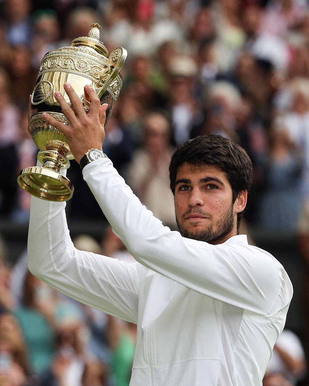 Carlos Alcaraz borda su primer Wimbledon tras vencer en duelo histórico a Novak Djokovic $!Carlos Alcaraz borda su primer Wimbledon tras vencer en duelo histórico a Novak Djokovic