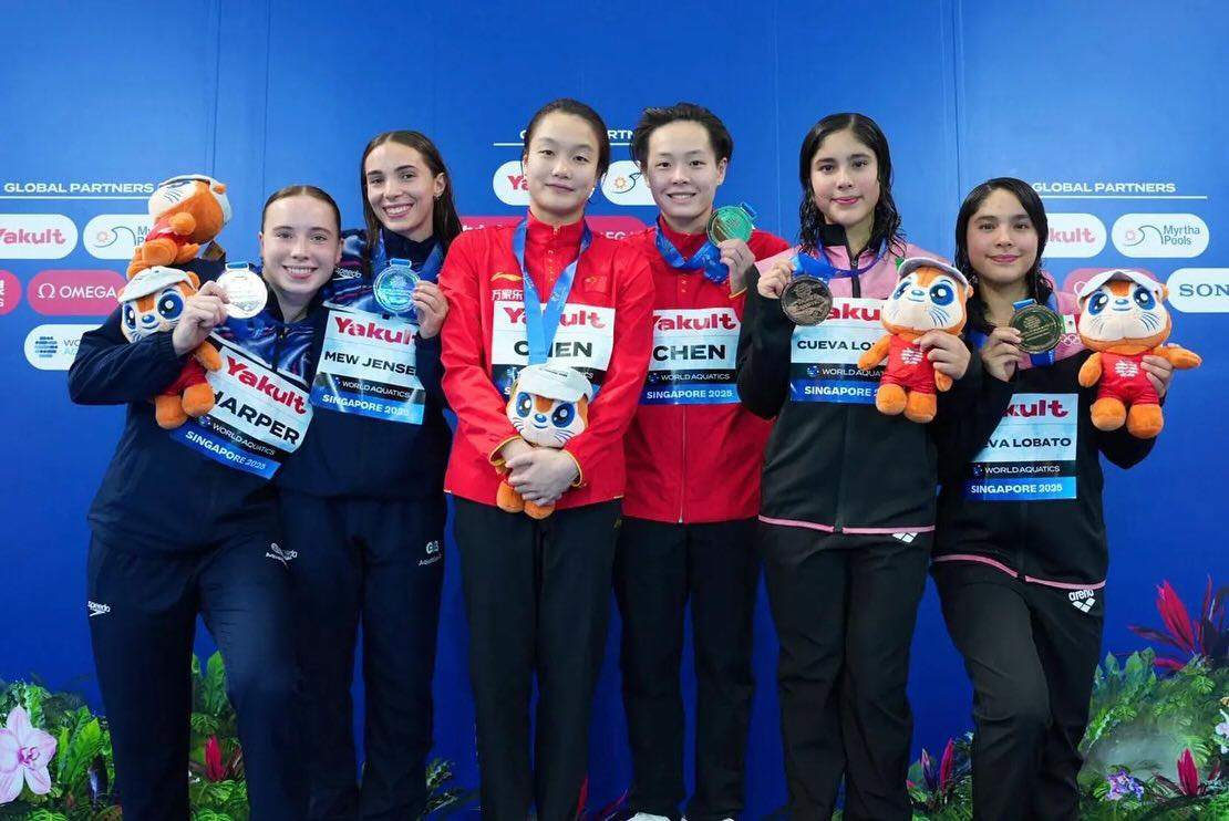 Clavadistas Lía y Mía Cueva debutan con bronce en Mundial de Deportes Acuáticos Singapur 2025 $!Clavadistas Lía y Mía Cueva debutan con bronce en Mundial de Deportes Acuáticos Singapur 2025
