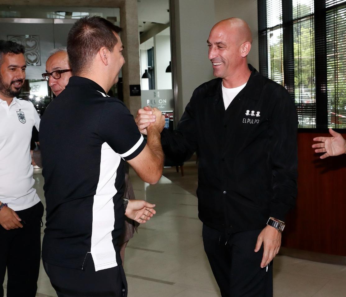 Luis Rubiales es condenado a pagar multa por beso a Jenni Hermoso $!Luis Rubiales es condenado a pagar multa por beso a Jenni Hermoso