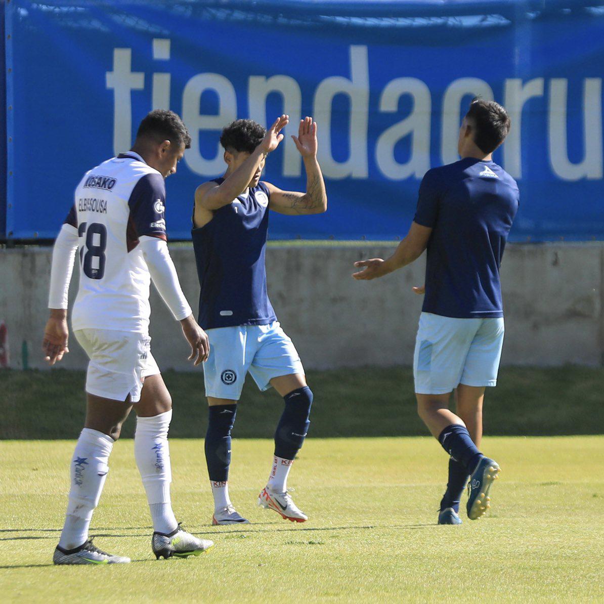 ‘Toro’ Fernández debuta con gol en la victoria de Cruz Azul ante Atlante $!‘Toro’ Fernández debuta con gol en la victoria de Cruz Azul ante Atlante