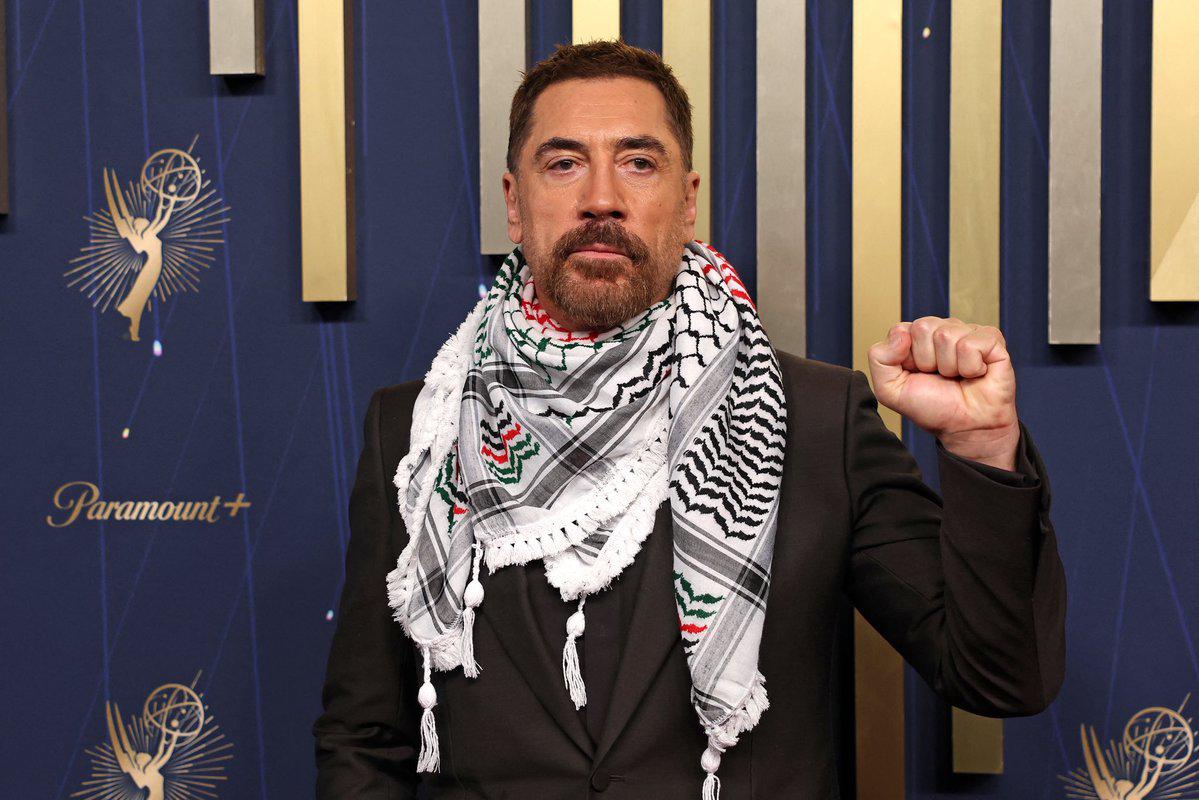 Javier Bardem dice “¡Palestina libre!” en la alfombra de los Emmys. $!Javier Bardem dice “¡Palestina libre!” en la alfombra de los Emmys.