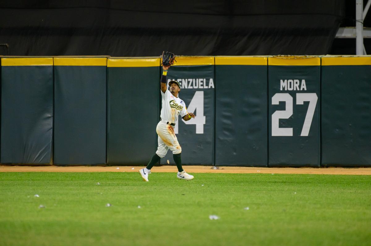 Roel Santos captura fly. $!Roel Santos captura fly.