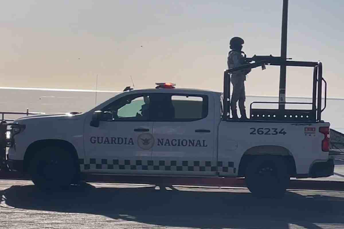 Elementos de la Guardia Nacional en el malecón de San Felipe durante las primeras horas del día. $!Elementos de la Guardia Nacional en el malecón de San Felipe durante las primeras horas del día.