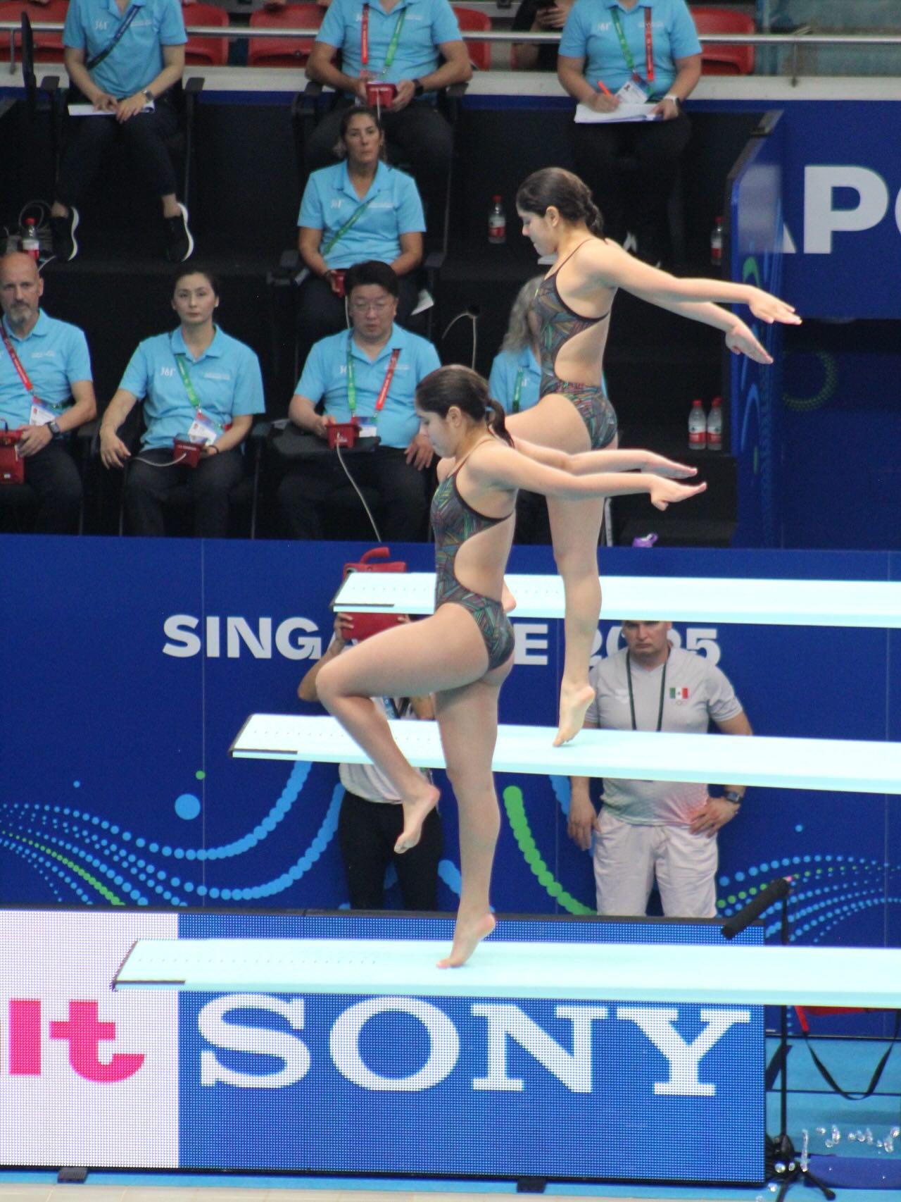 Clavadistas Lía y Mía Cueva debutan con bronce en Mundial de Deportes Acuáticos Singapur 2025 $!Clavadistas Lía y Mía Cueva debutan con bronce en Mundial de Deportes Acuáticos Singapur 2025