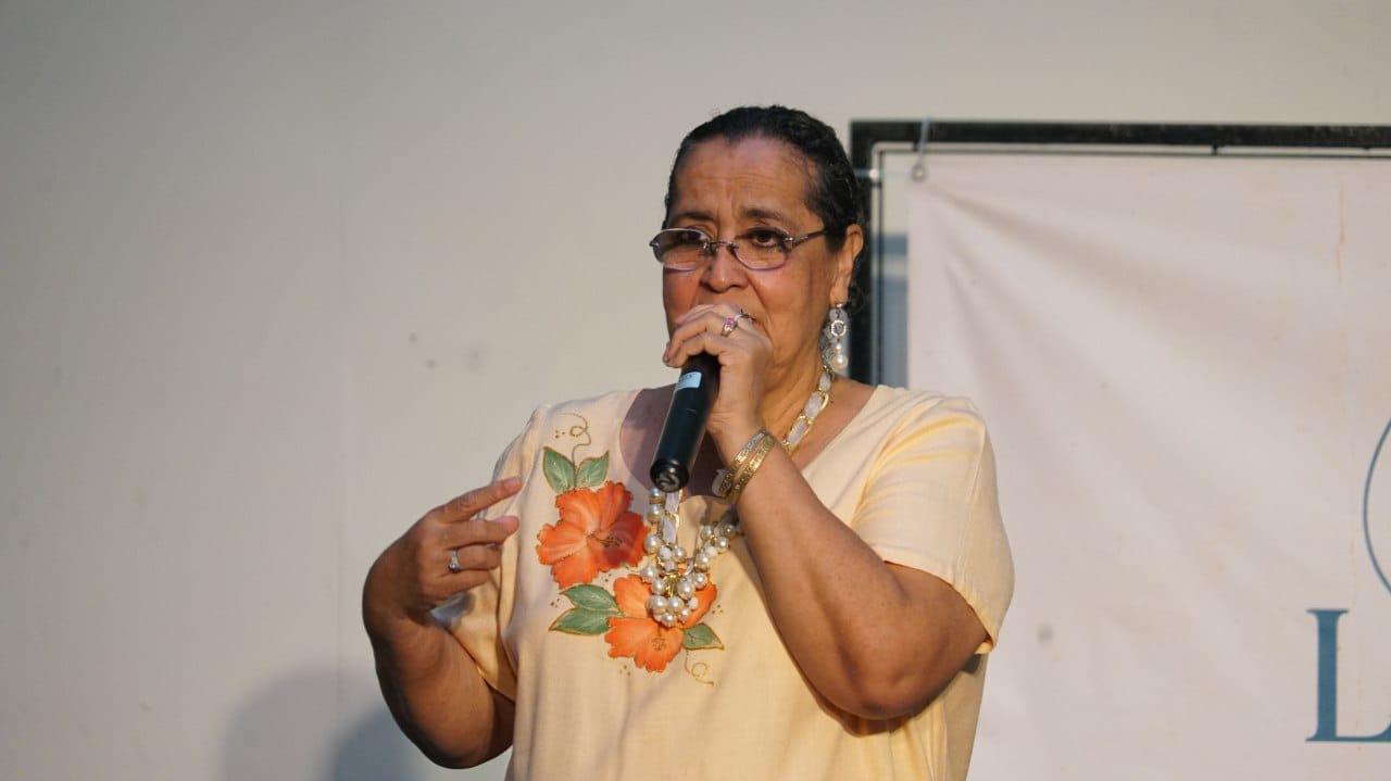 La maestra María Muñiz agradeció la presencia del público. $!La maestra María Muñiz agradeció la presencia del público.