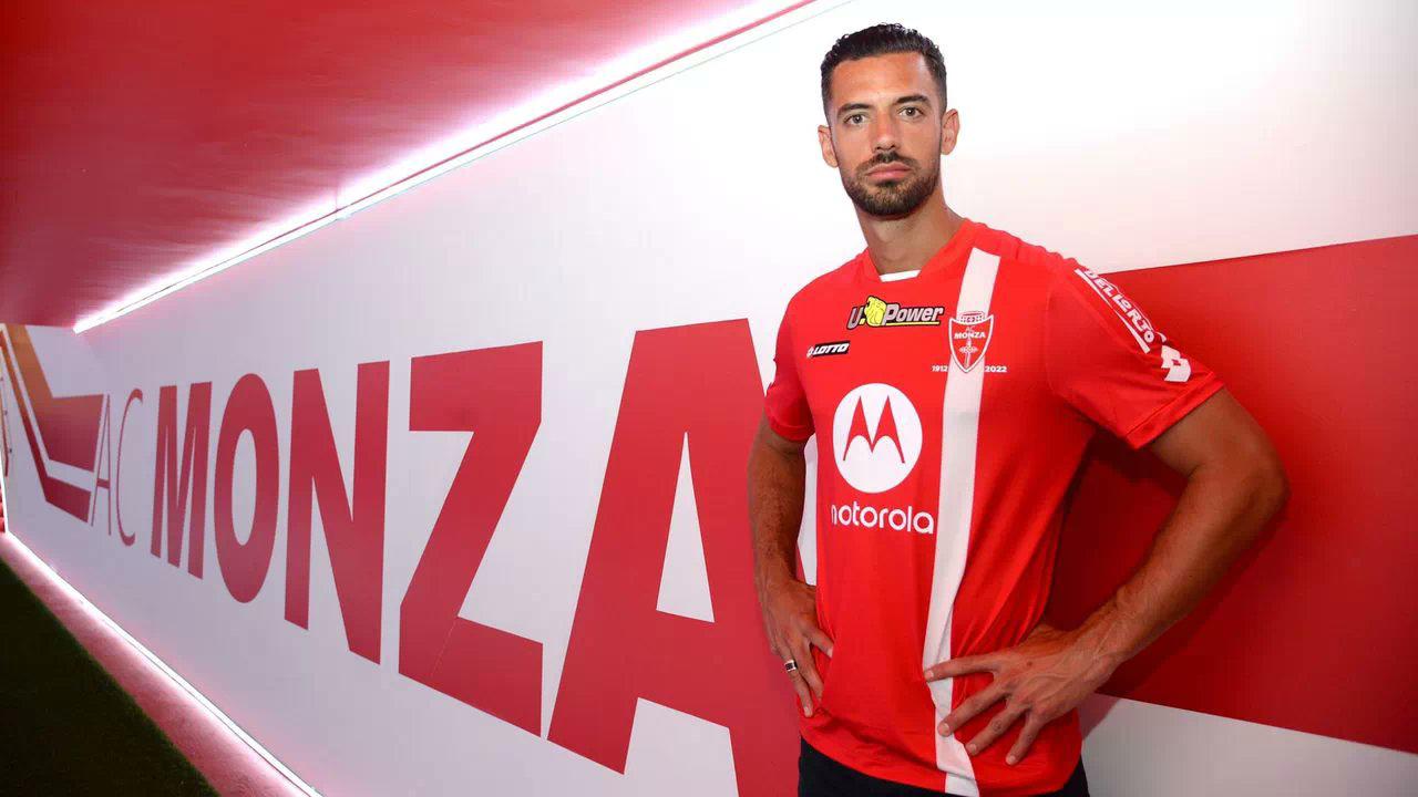 El futbolista español Pablo Marí es apuñalado en ataque a centro comercial de Milán $!El futbolista español Pablo Marí es apuñalado en ataque a centro comercial de Milán