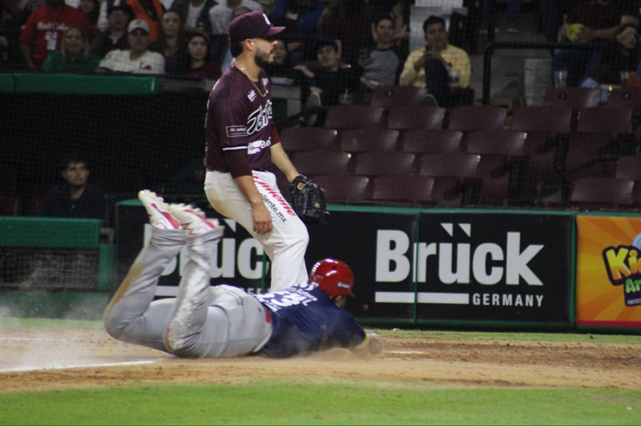 Efrén Navarro da el primer triunfo a Tomateros de Culiacán en los playoffs $!Efrén Navarro da el primer triunfo a Tomateros de Culiacán en los playoffs