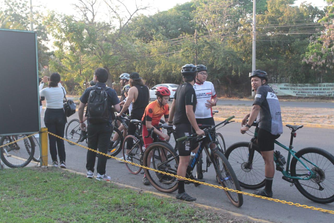 Decenas de ciclistas conmemoran Día Mundial de la Bicicleta en Mazatlán $!Decenas de ciclistas conmemoran Día Mundial de la Bicicleta en Mazatlán