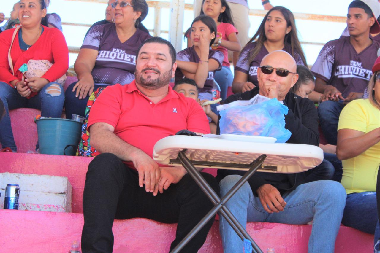 Familia Chiquete y Materiales Palomares van por el título del Beisbol Veteranos de Escuinapa $!Familia Chiquete y Materiales Palomares van por el título del Beisbol Veteranos de Escuinapa