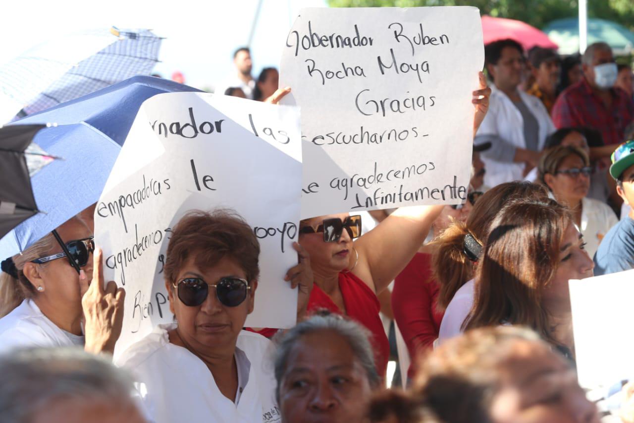 Entregan tarjetas del Bienpesca a personas del sector pesquero en Mazatlán $!Entregan tarjetas del Bienpesca a personas del sector pesquero en Mazatlán