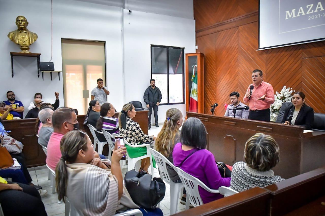 Dan seguimiento a homologación de sueldos de viudas y policías pensionados y jubilados en Mazatlán $!Dan seguimiento a homologación de sueldos de viudas y policías pensionados y jubilados en Mazatlán