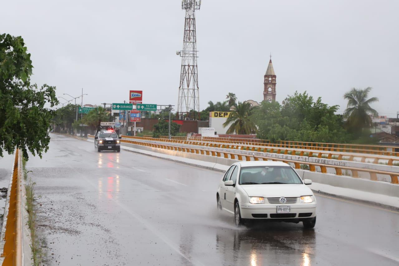 Azotan a Mazatlán lluvias y fuertes vientos $!Azotan a Mazatlán lluvias y fuertes vientos