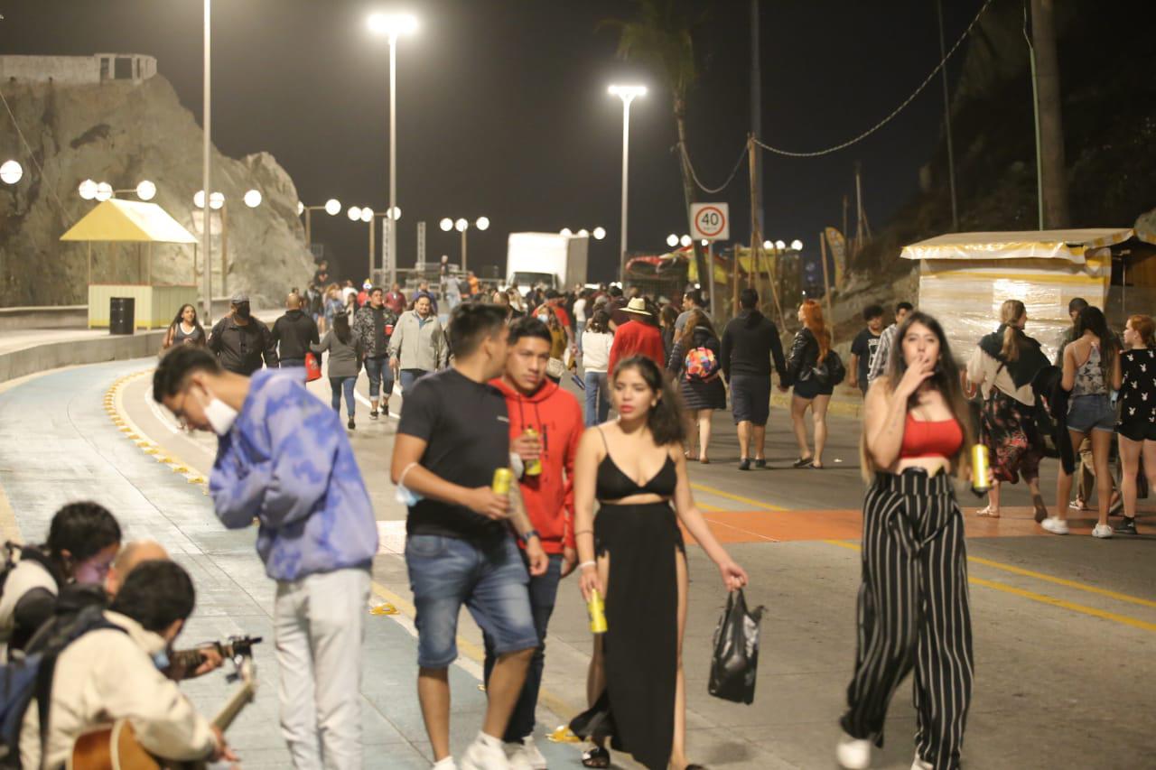 Acuden cientos a Olas Altas en el primer día del Carnaval de Mazatlán 2022 $!Acuden cientos a Olas Altas en el primer día del Carnaval de Mazatlán 2022
