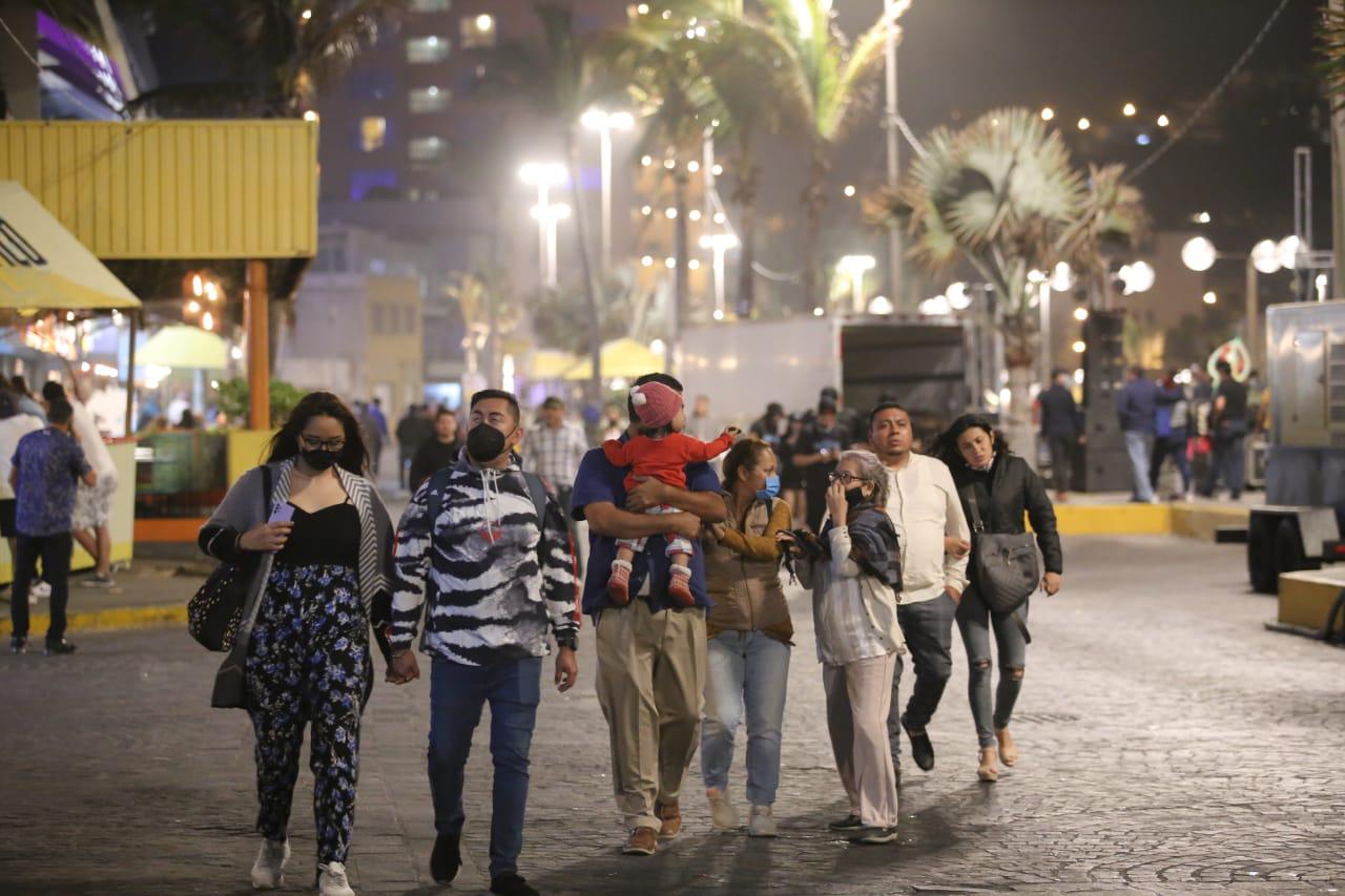 Acuden cientos a Olas Altas en el primer día del Carnaval de Mazatlán 2022 $!Acuden cientos a Olas Altas en el primer día del Carnaval de Mazatlán 2022