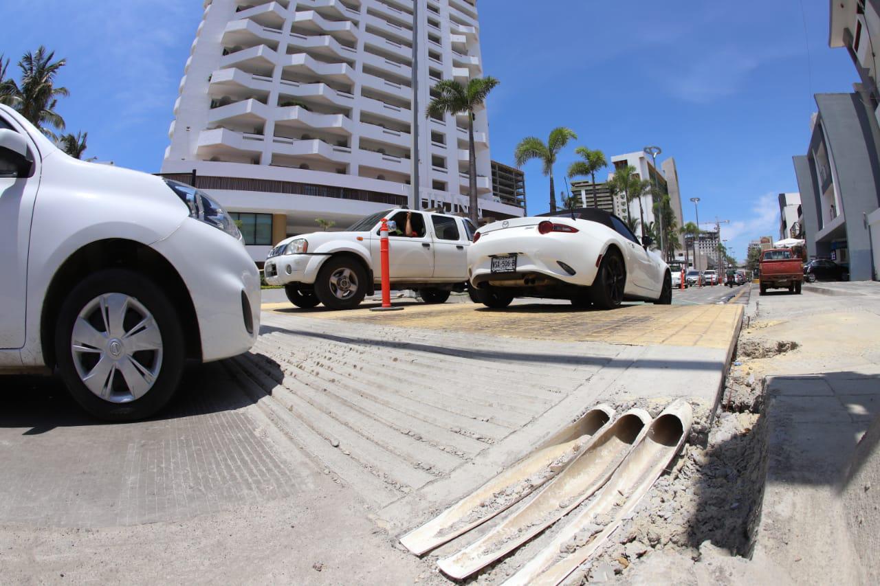 Construyen pasos peatonales elevados sobre avenida de zona turística de Mazatlán $!Construyen pasos peatonales elevados sobre avenida de zona turística de Mazatlán