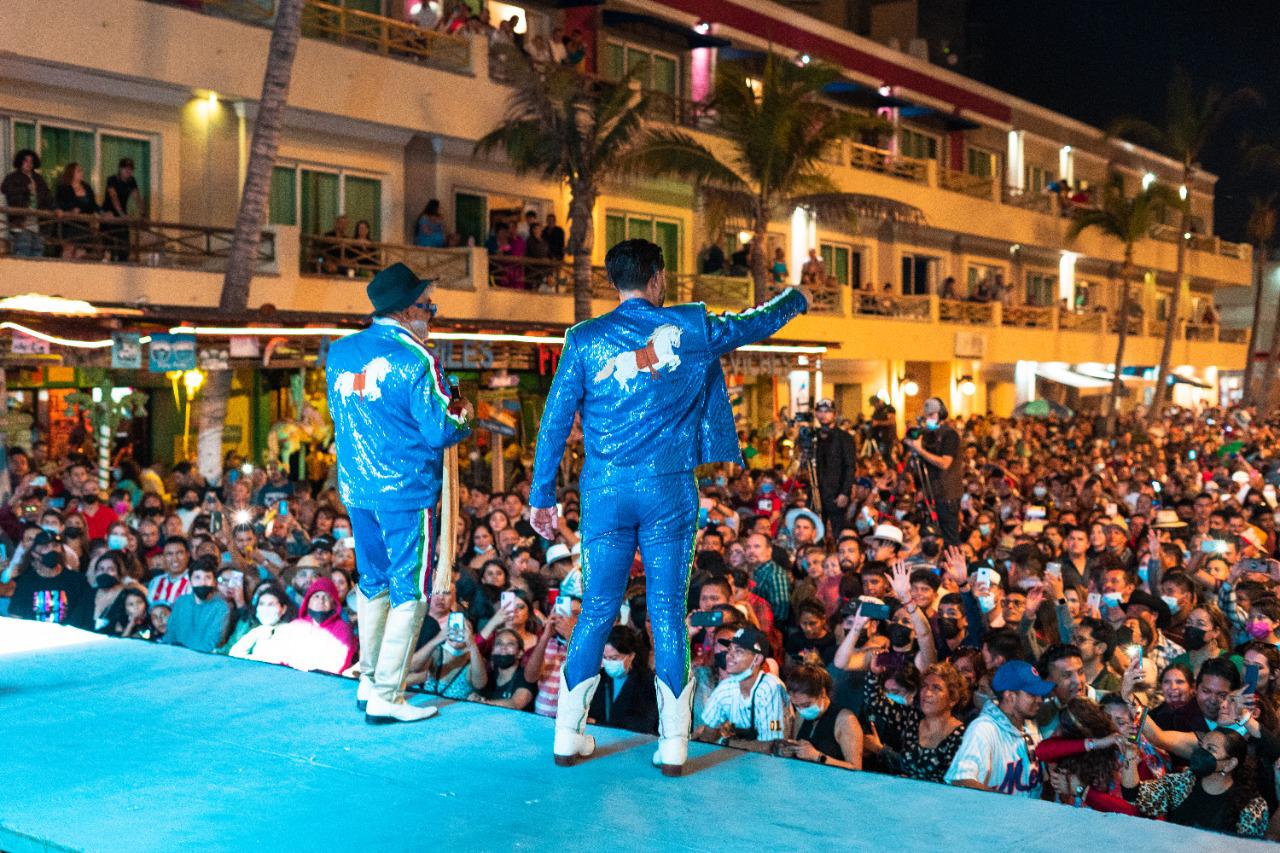 Su Majestad Mi Banda El Mexicano celebra Año Nuevo en Mazatlán $!Su Majestad Mi Banda El Mexicano celebra Año Nuevo en Mazatlán