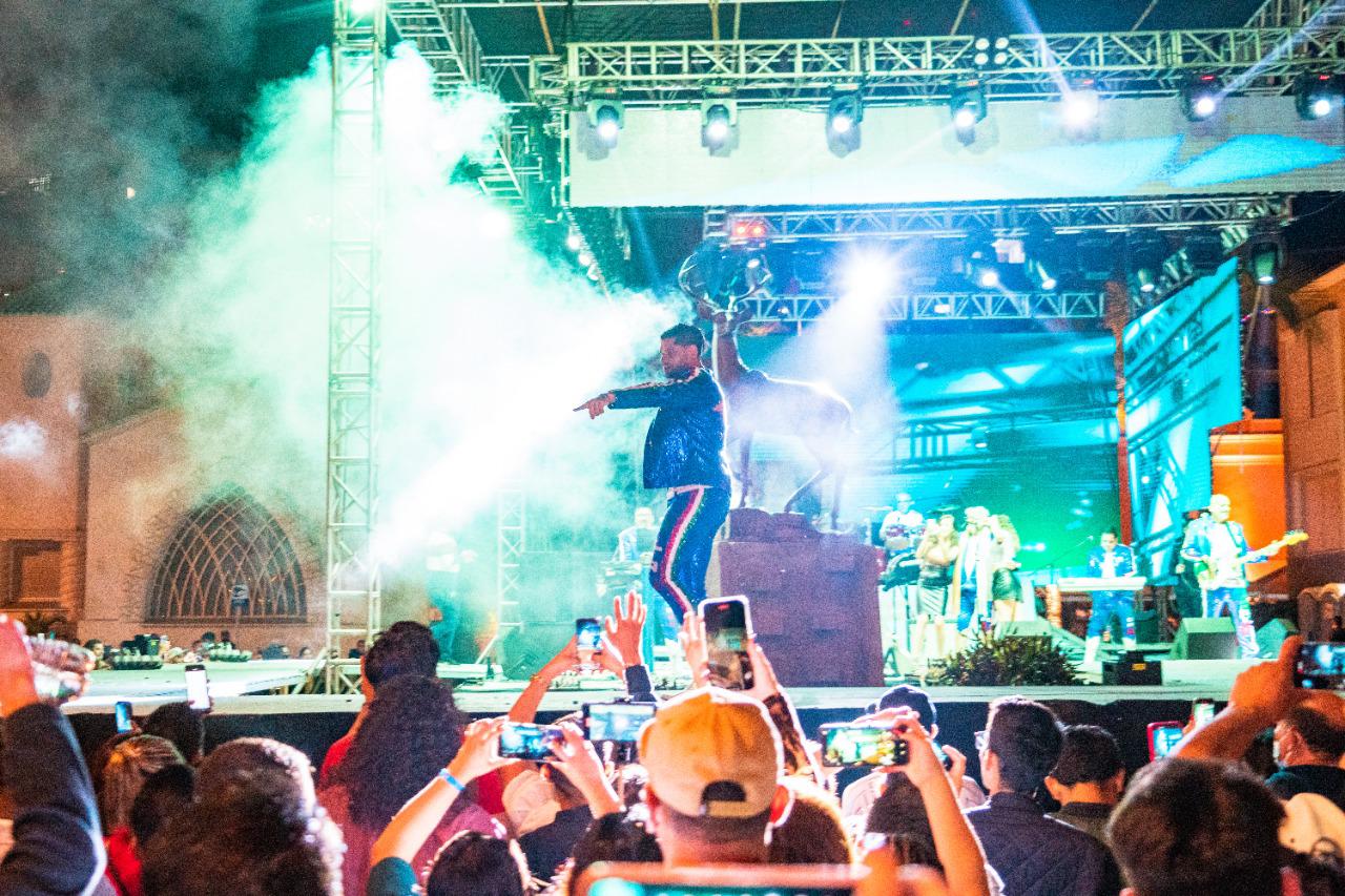 Su Majestad Mi Banda El Mexicano celebra Año Nuevo en Mazatlán $!Su Majestad Mi Banda El Mexicano celebra Año Nuevo en Mazatlán