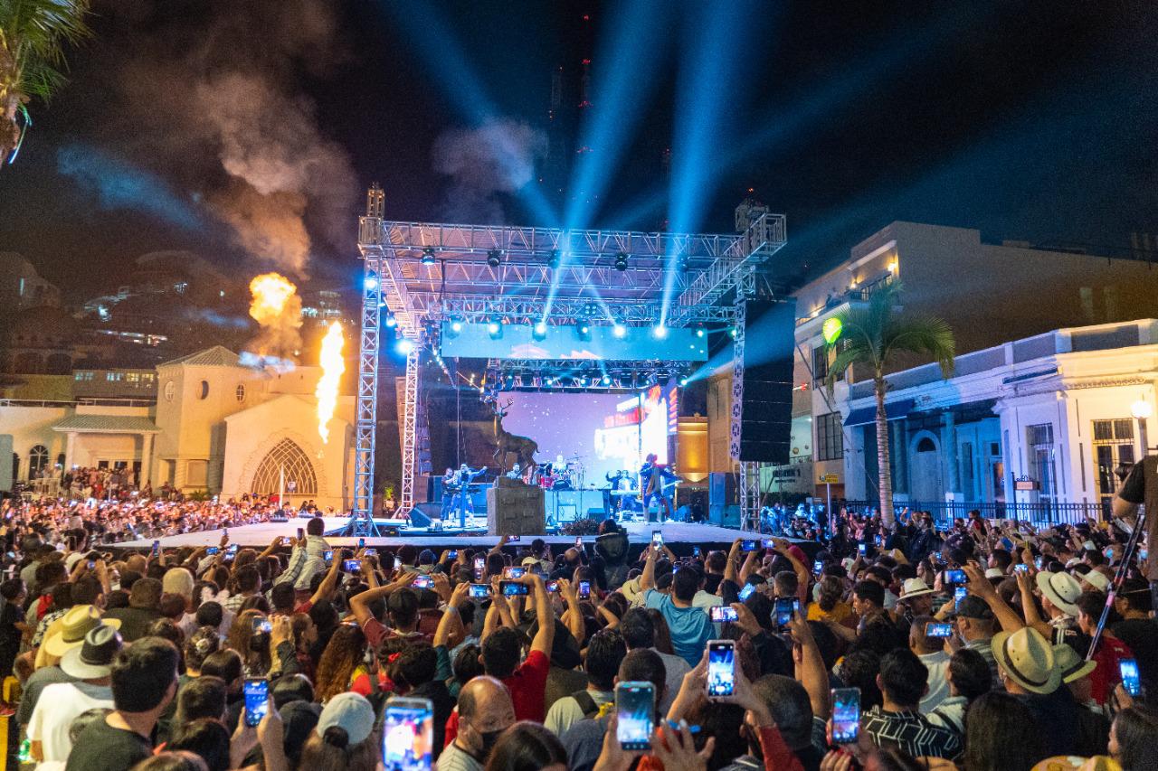 Su Majestad Mi Banda El Mexicano celebra Año Nuevo en Mazatlán $!Su Majestad Mi Banda El Mexicano celebra Año Nuevo en Mazatlán
