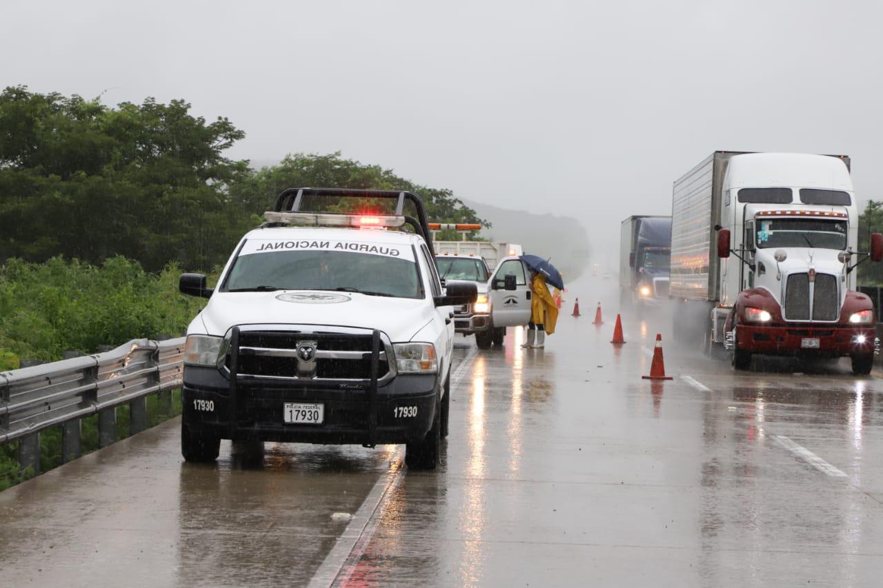 Azotan a Mazatlán lluvias y fuertes vientos $!Azotan a Mazatlán lluvias y fuertes vientos