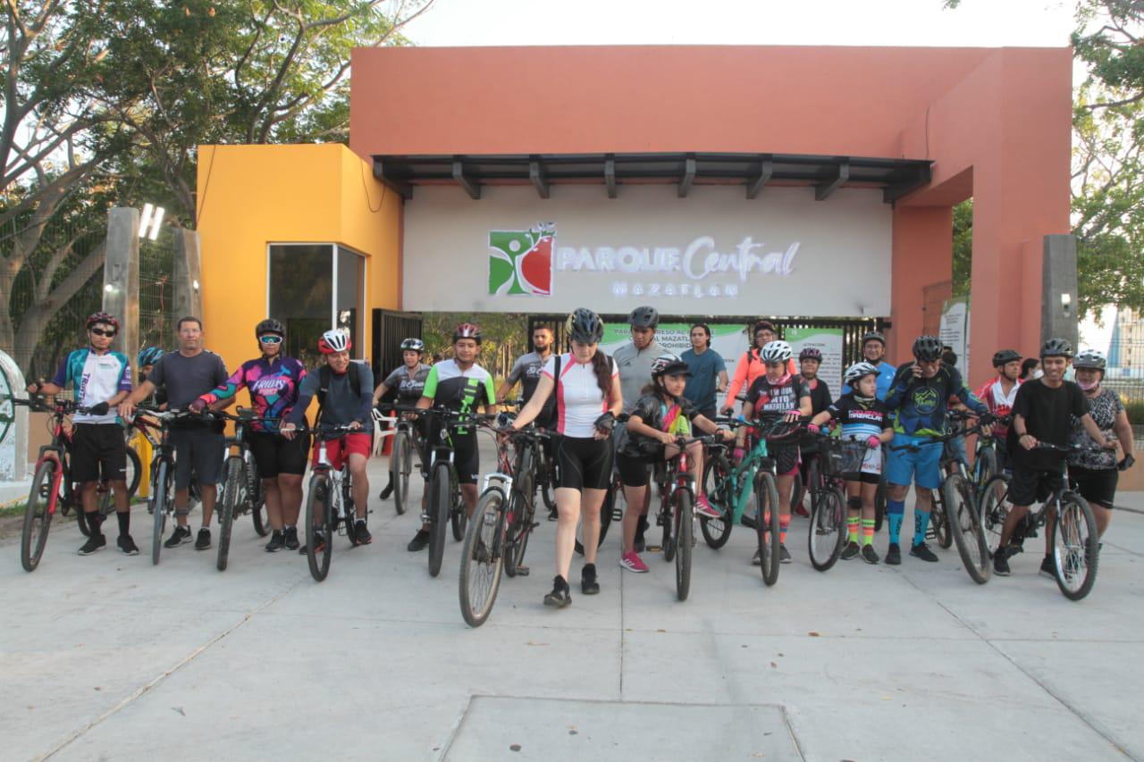 Decenas de ciclistas conmemoran Día Mundial de la Bicicleta en Mazatlán $!Decenas de ciclistas conmemoran Día Mundial de la Bicicleta en Mazatlán