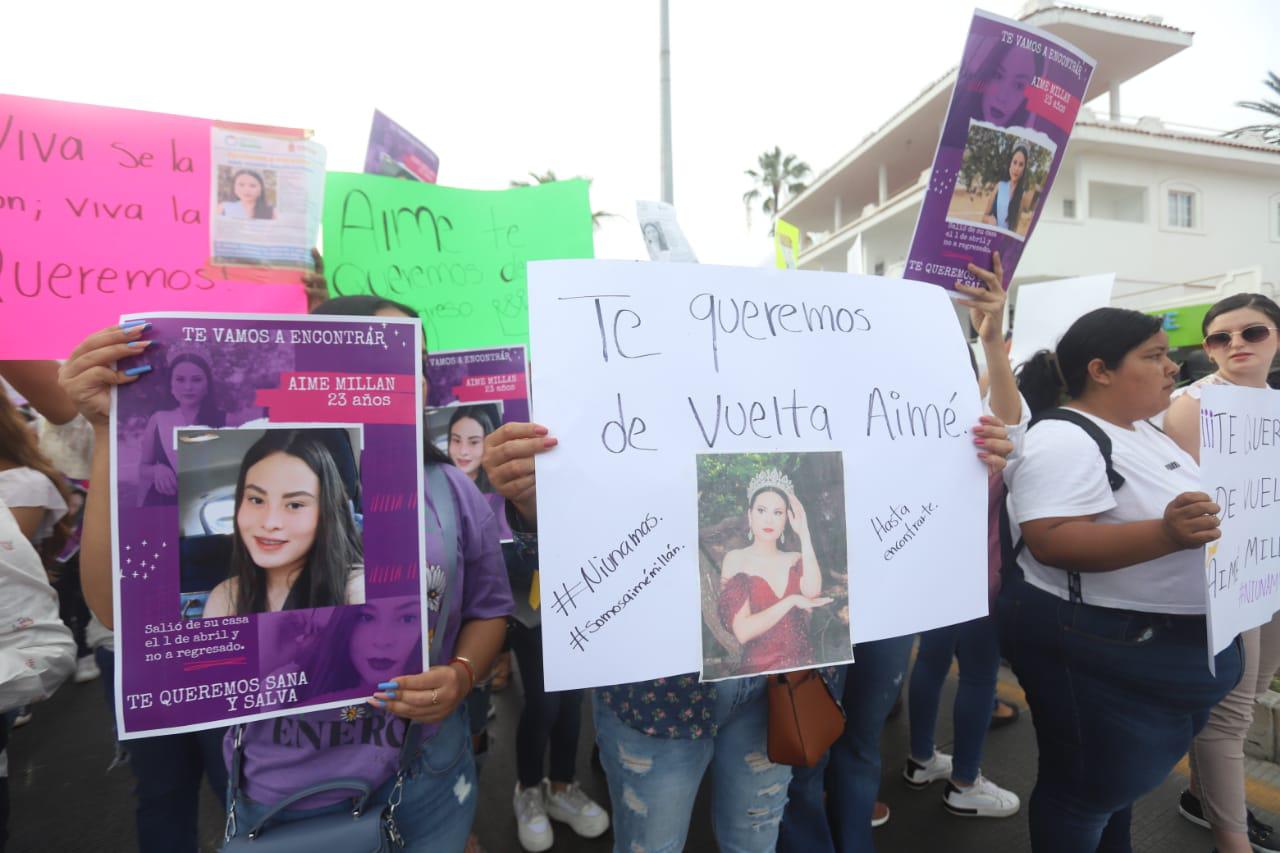 Aimé Joanna no murió en accidente, ni tenía carro ni sabía manejar, reiteran familiares $!Aimé Joanna no murió en accidente, ni tenía carro ni sabía manejar, reiteran familiares