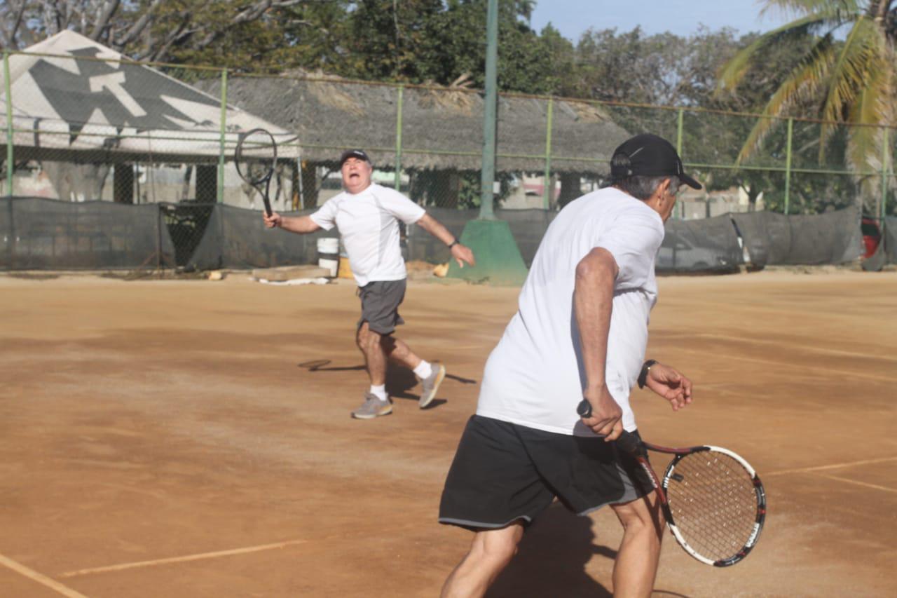 López y Ríos tienen contundente arranque en el Torneo de Tenis Amigos de Sergio López $!López y Ríos tienen contundente arranque en el Torneo de Tenis Amigos de Sergio López