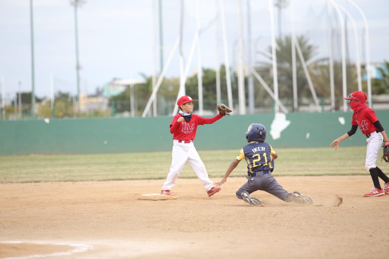 Liga Mazatlán explota a la ofensiva y noquea a Rieleros en el Mazatlán Baseball Tournament $!Liga Mazatlán explota a la ofensiva y noquea a Rieleros en el Mazatlán Baseball Tournament