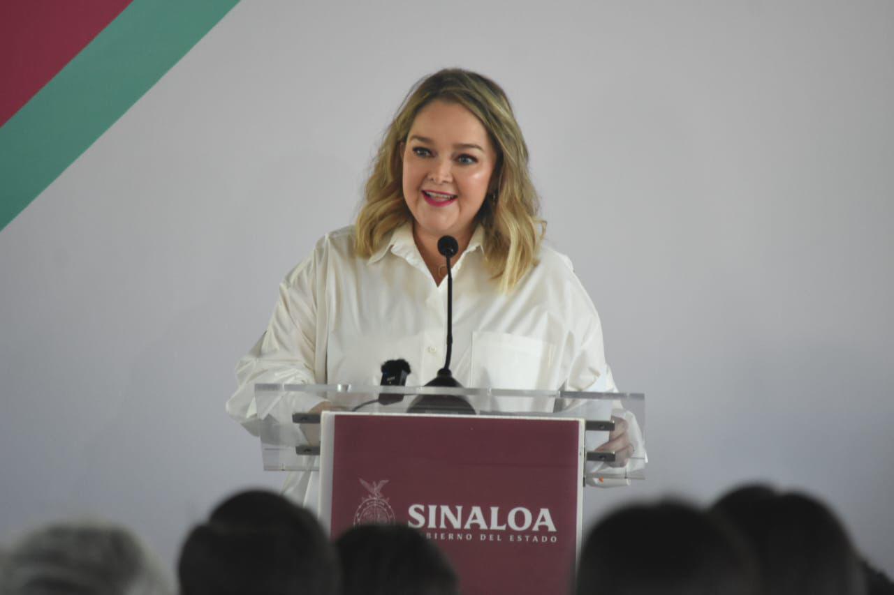 Niñas y niños de secundaria de Culiacán reciben lentes de aumento $!Niñas y niños de secundaria de Culiacán reciben lentes de aumento