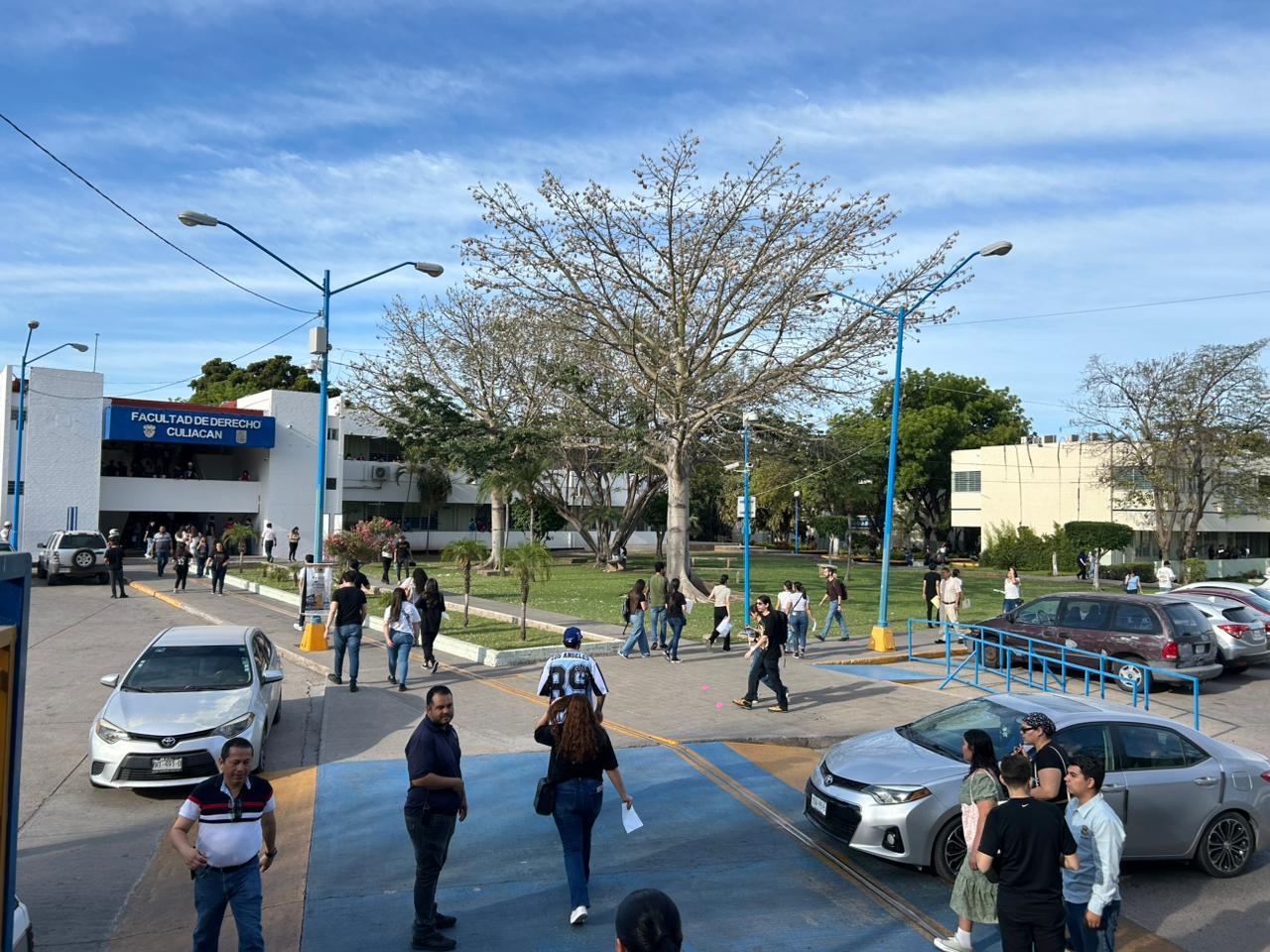Este sábado, más de 50 mil aspirantes de todo Sinaloa realizan examen para ingresar a la UAS $!Este sábado, más de 50 mil aspirantes de todo Sinaloa realizan examen para ingresar a la UAS