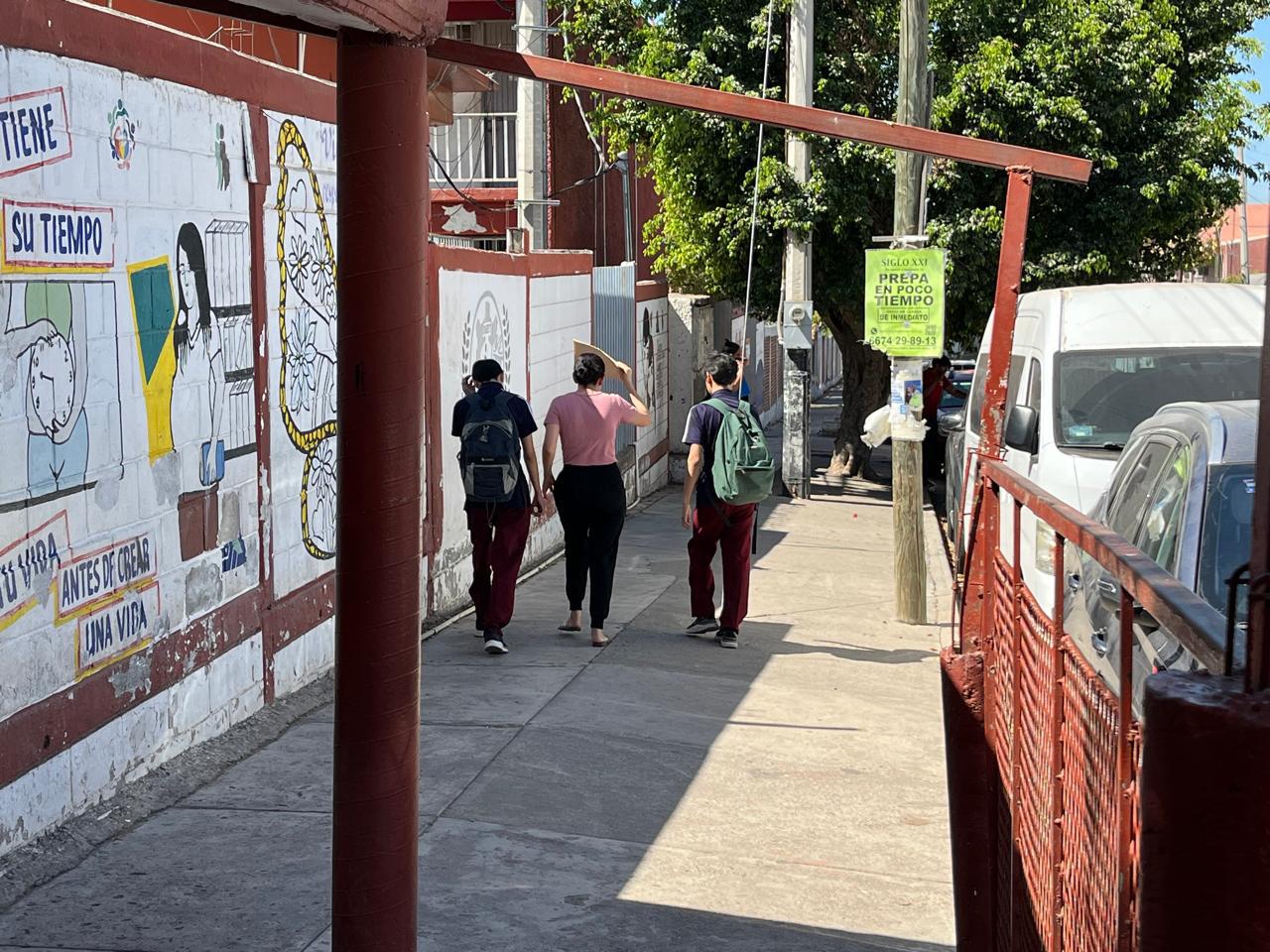 Hallan mensajes y pintas en secundaria de Culiacán, se movilizan autoridades $!Hallan mensajes y pintas en secundaria de Culiacán, se movilizan autoridades