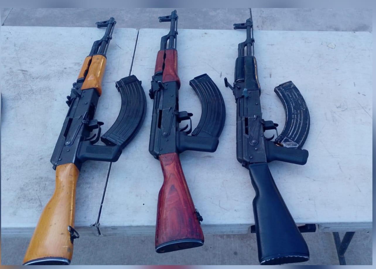 Detienen a tres hombres con arsenal y vehículo blindado en Culiacán $!Detienen a tres hombres con arsenal y vehículo blindado en Culiacán