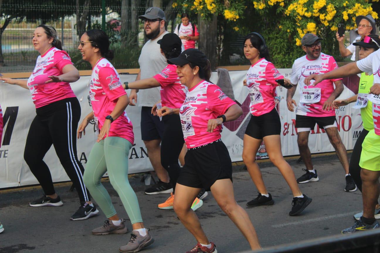 Unen lazos contra el cáncer de mama, en el Parque Central Mazatlán $!Unen lazos contra el cáncer de mama, en el Parque Central Mazatlán