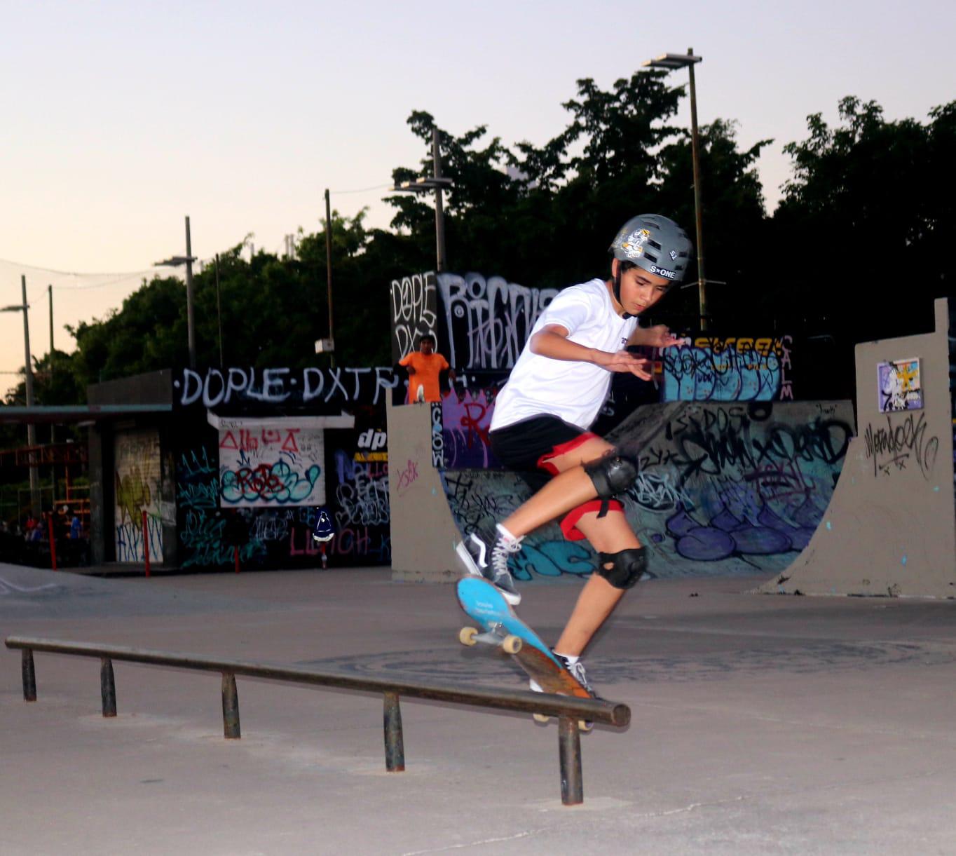 Skaters toman parte en cuarta etapa del Circuito de Patinaje sobre Ruedas Imdem, modalidad street $!Skaters toman parte en cuarta etapa del Circuito de Patinaje sobre Ruedas Imdem, modalidad street