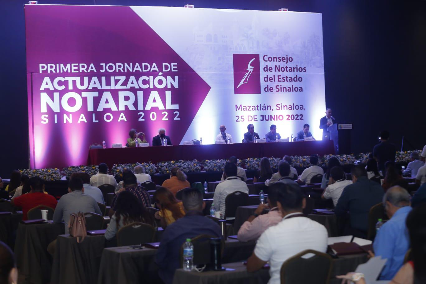 En Mazatlán, se actualizan notarios de Sinaloa y México $!En Mazatlán, se actualizan notarios de Sinaloa y México