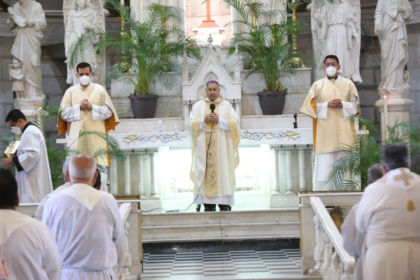 Renuevan promesas sacerdotales presbíteros de la Diócesis de Mazatlán $!Renuevan promesas sacerdotales presbíteros de la Diócesis de Mazatlán