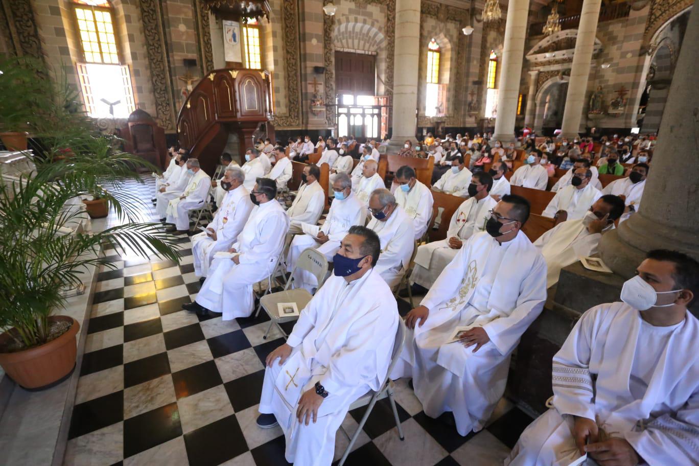 Renuevan promesas sacerdotales presbíteros de la Diócesis de Mazatlán $!Renuevan promesas sacerdotales presbíteros de la Diócesis de Mazatlán