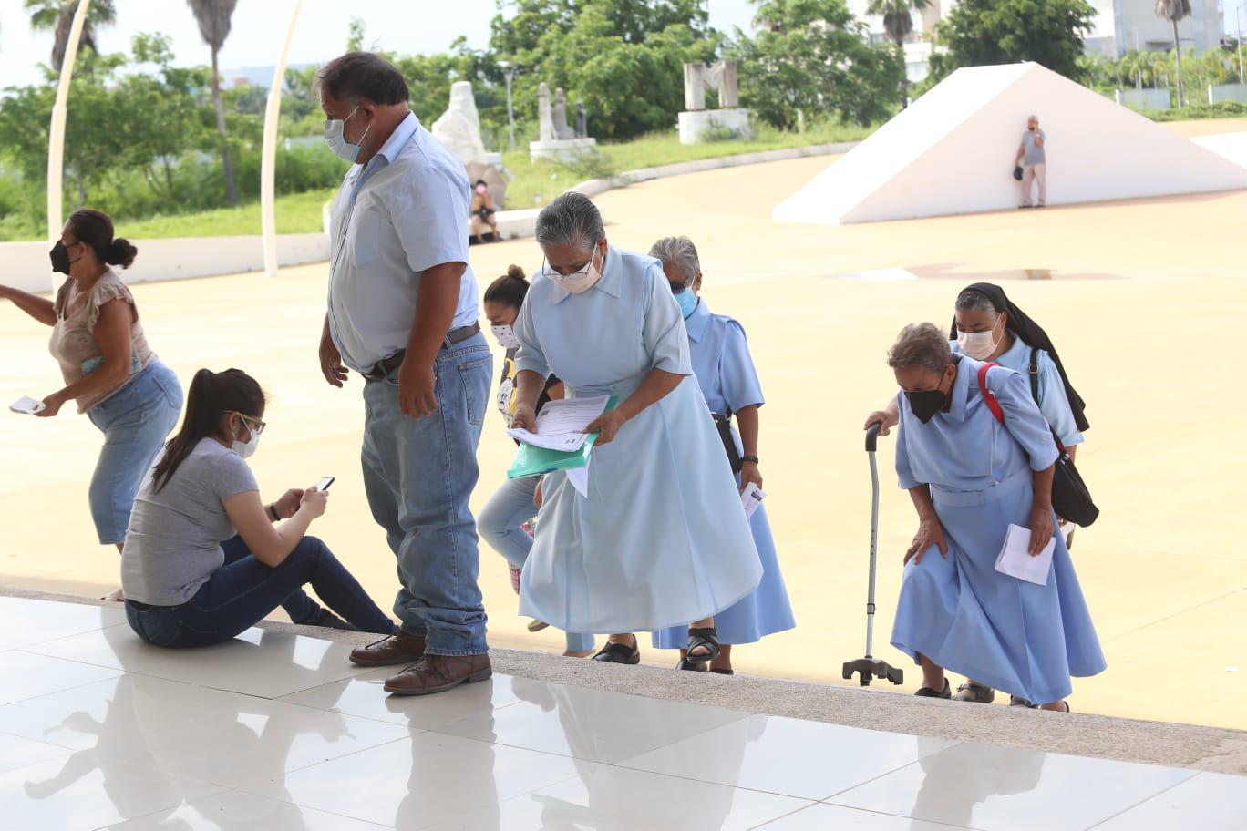 Por ser día de asueto, en Mazatlán se registra poca demanda en centros de vacunación Covid $!Por ser día de asueto, en Mazatlán se registra poca demanda en centros de vacunación Covid