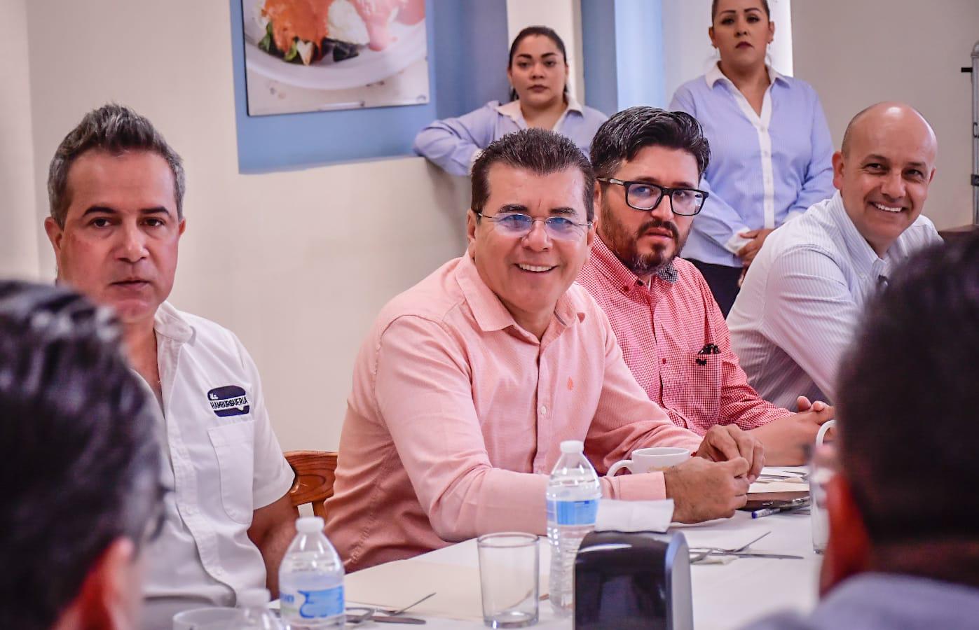 Acuerdan restauranteros y Alcalde trabajar juntos por Mazatlán $!Acuerdan restauranteros y Alcalde trabajar juntos por Mazatlán