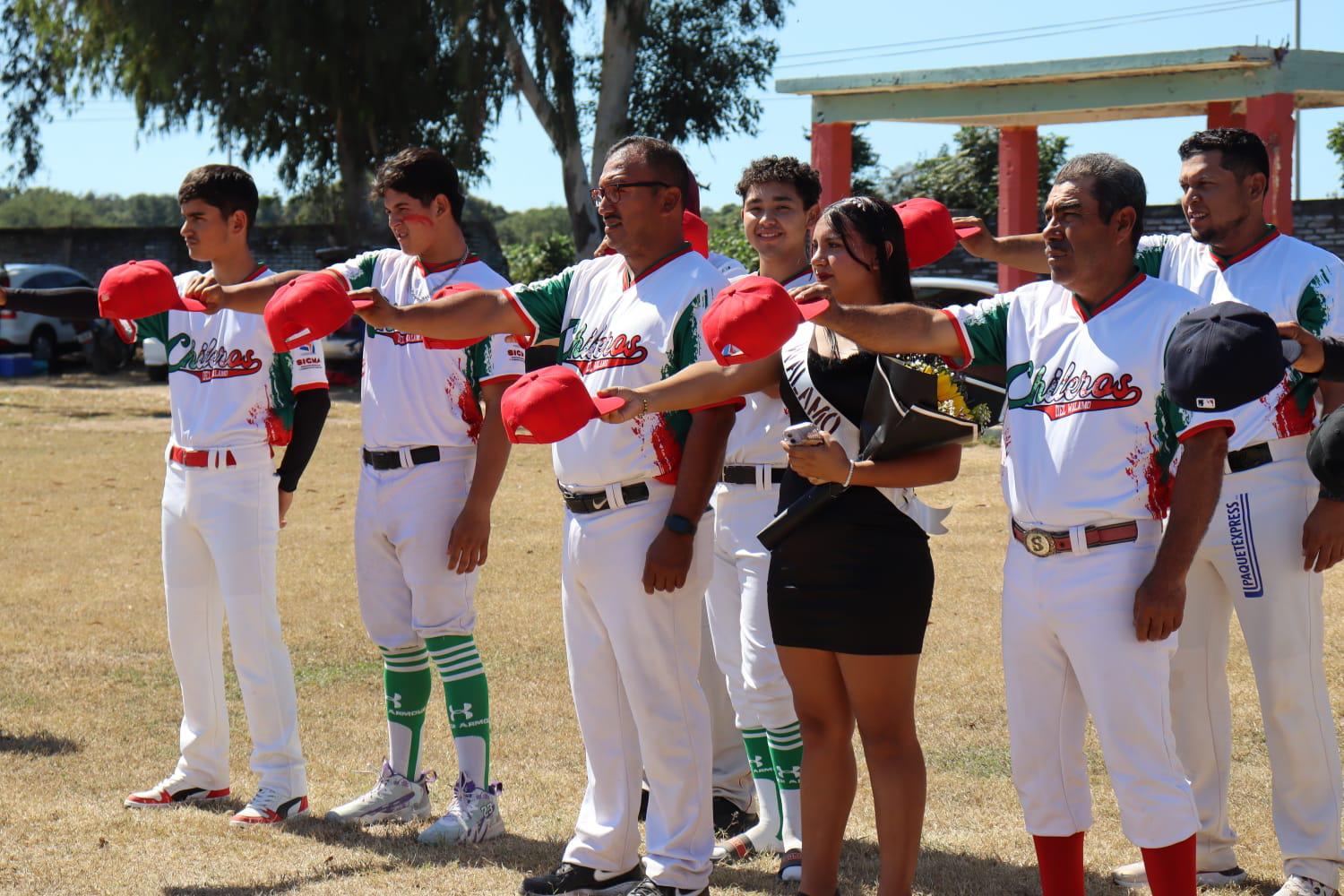 Cantan el playball en la Campesina Río Presidio, en honor al ‘Pillo’ $!Cantan el playball en la Campesina Río Presidio, en honor al ‘Pillo’