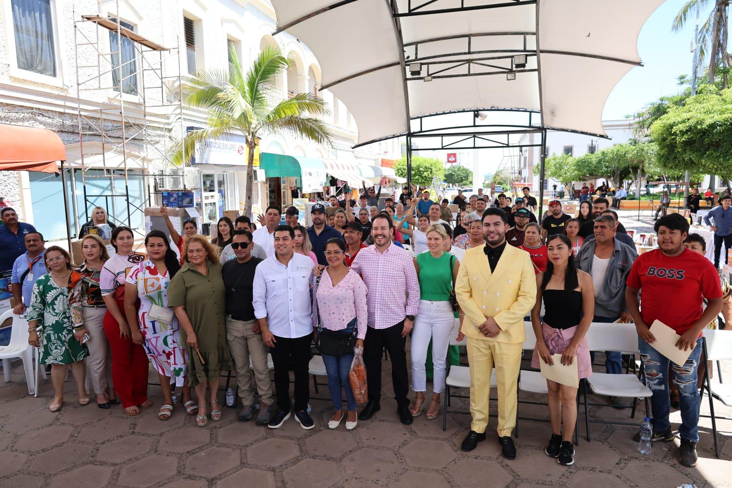 Equipan a emprendedores y microempresarios del municipio de Elota $!Equipan a emprendedores y microempresarios del municipio de Elota