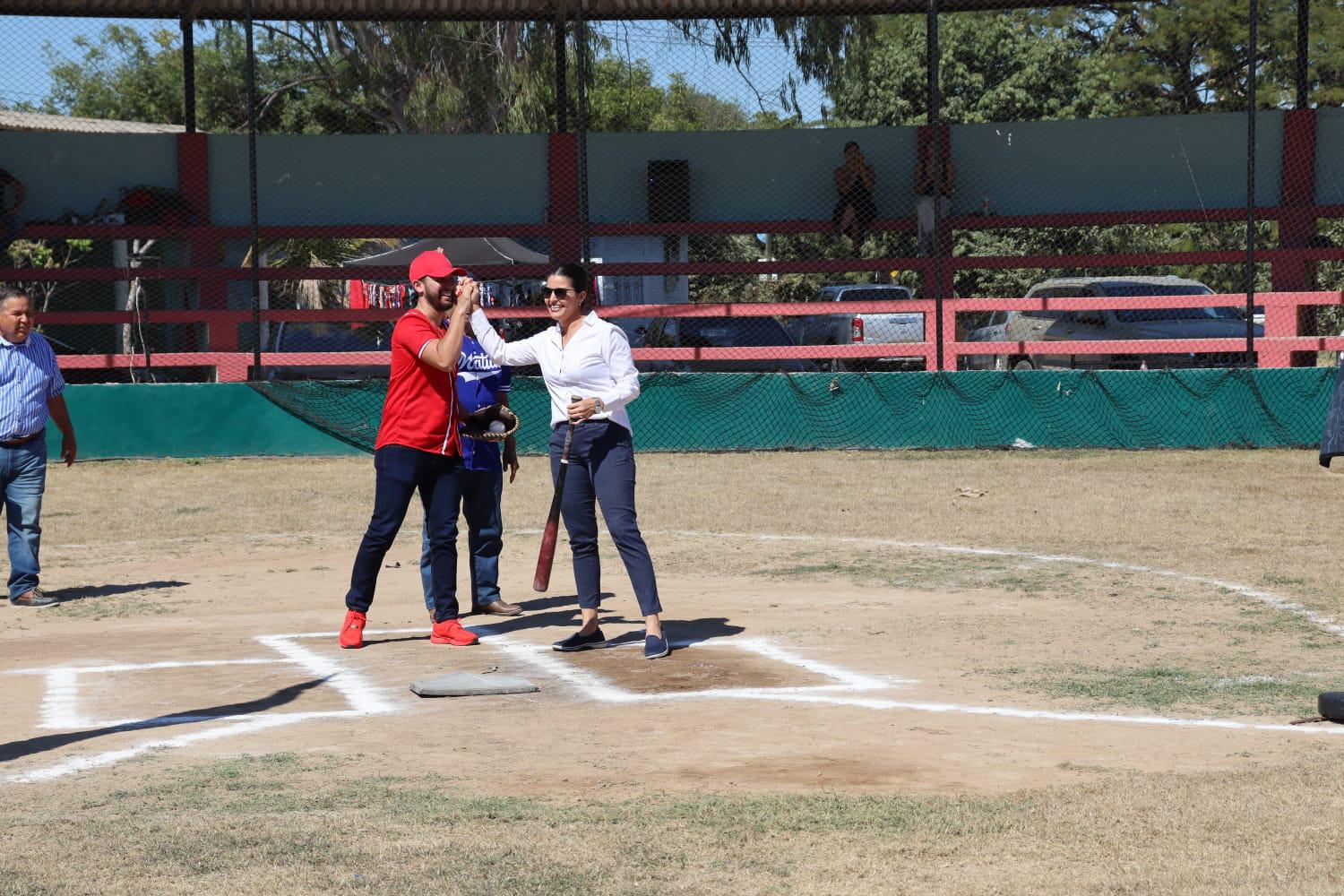 Cantan el playball en la Campesina Río Presidio, en honor al ‘Pillo’ $!Cantan el playball en la Campesina Río Presidio, en honor al ‘Pillo’