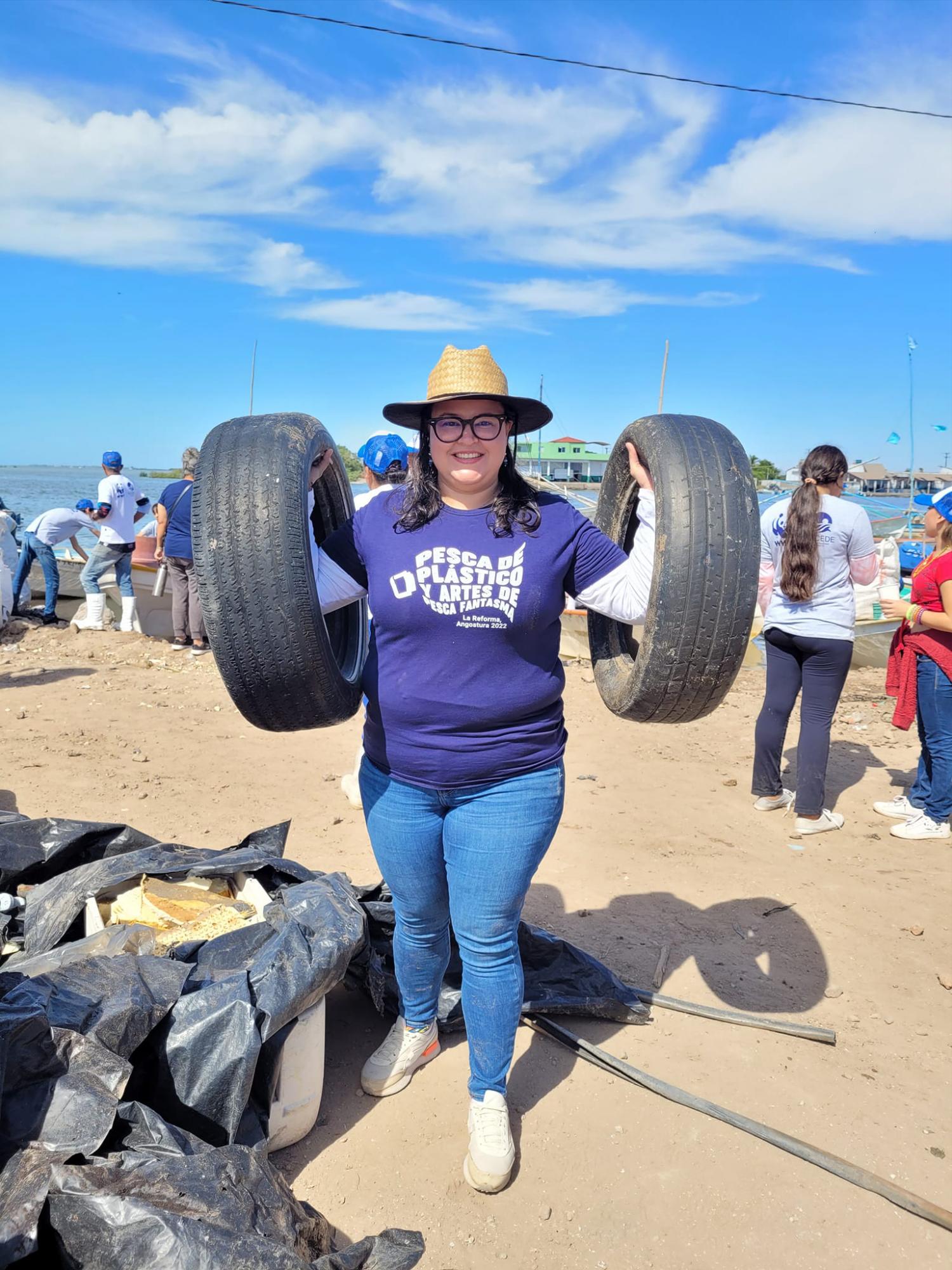 Recolectan 2.5 toneladas de plástico y artes de pesca en la bahía Santa María, en Angostura $!Recolectan 2.5 toneladas de plástico y artes de pesca en la bahía Santa María, en Angostura