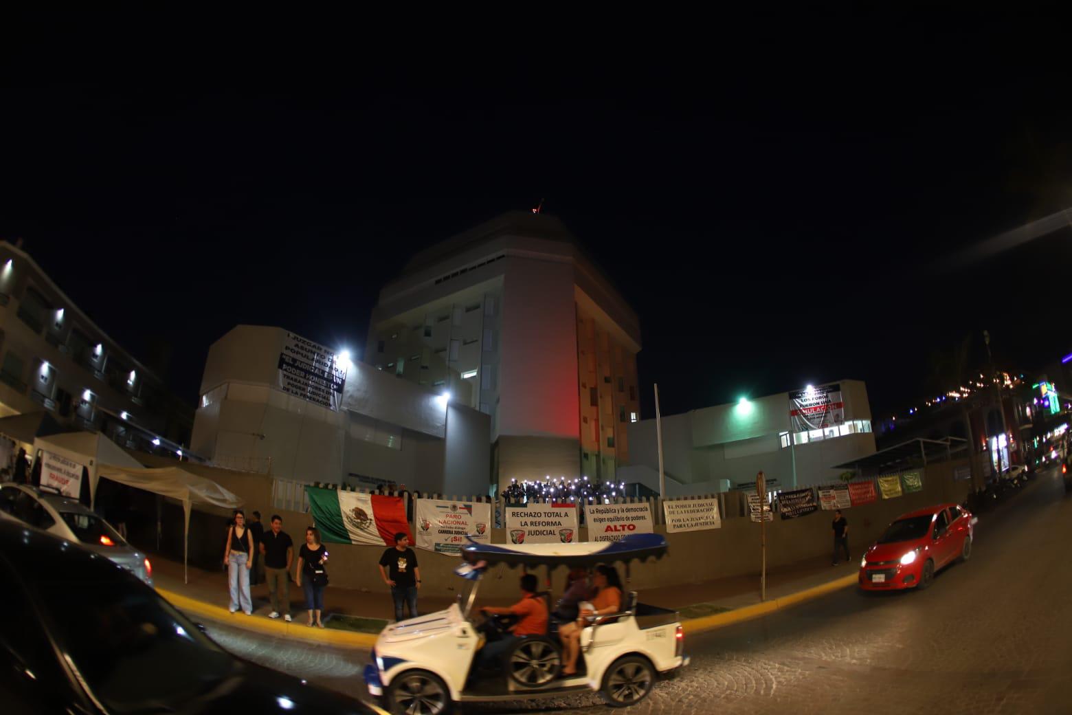 Trabajadores del Poder Judicial de la Federación se manifiestan en Mazatlán contra reforma judicial $!Trabajadores del Poder Judicial de la Federación se manifiestan en Mazatlán contra reforma judicial